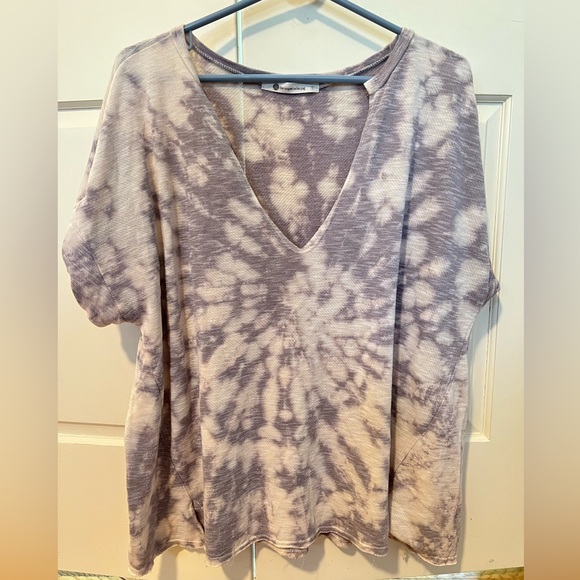 Boutique tie dye v-neck top - Picture 1 of 2